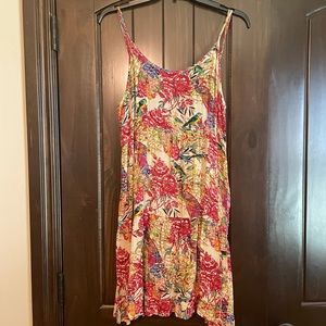 Never worn- lightweight mid length dress! Size L